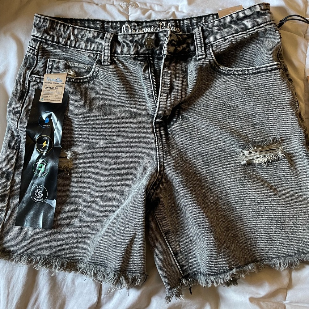 Grey/black acid wash Jean shorts! Size 7/28 NWT